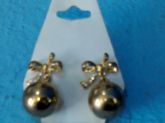 Brinco dourado com strass